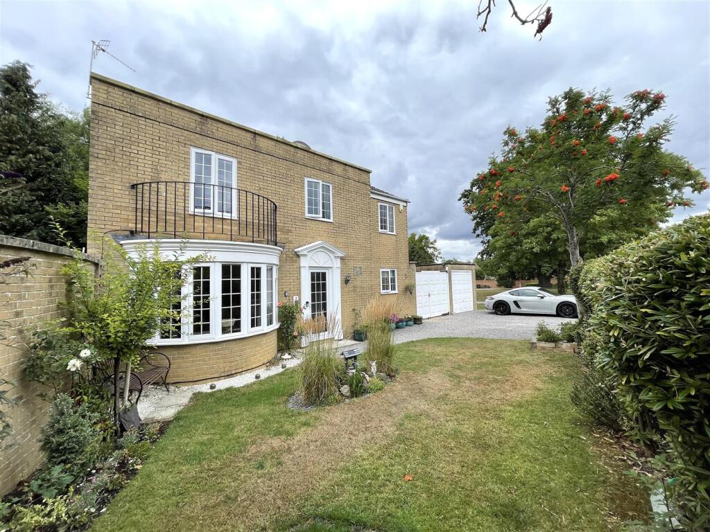 Main image of property: Carlton Gate, Swindon
