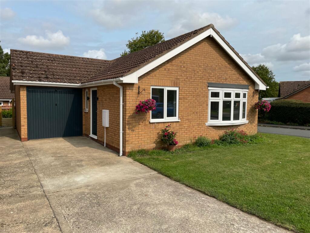 2 bedroom detached bungalow for sale in Hastings Drive, Wainfleet