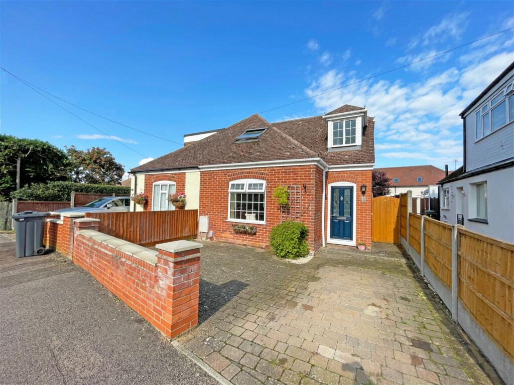 3 bedroom semidetached house for sale in New Road, Bromham, MK43