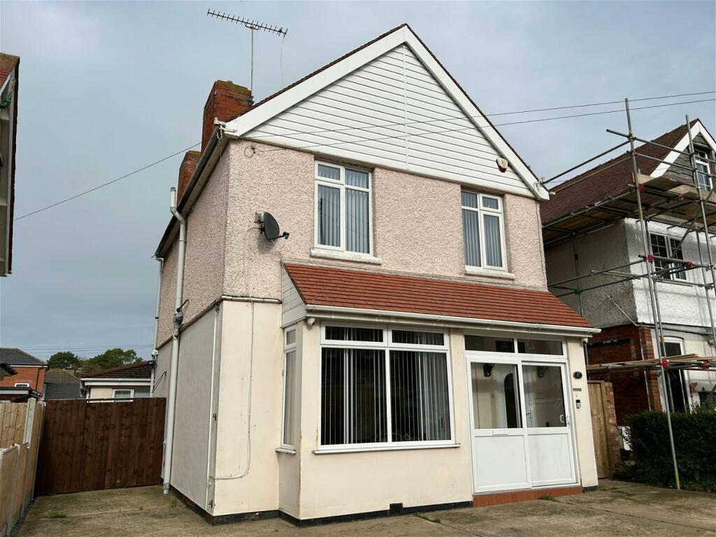 5 bedroom detached house for sale in Sea View Road, Skegness