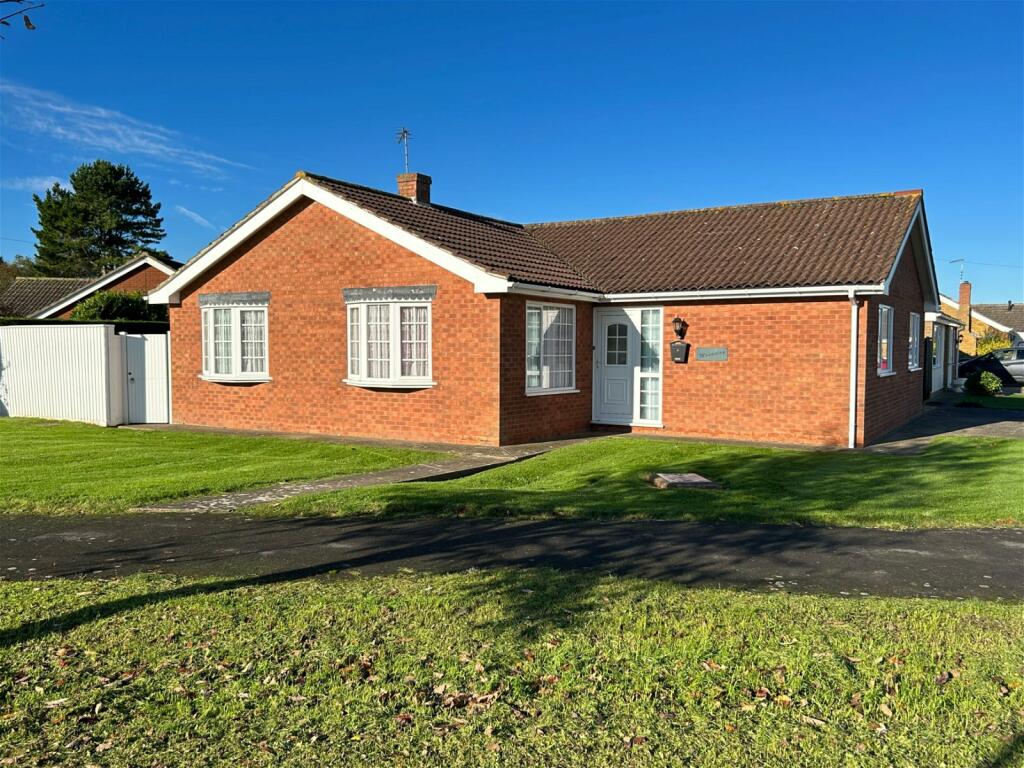 3 bedroom detached bungalow for sale in Sea Lane, Sandilands