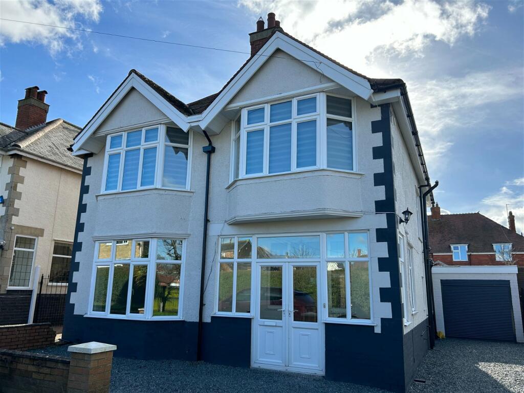 4 bedroom detached house for sale in Syne Avenue, Skegness