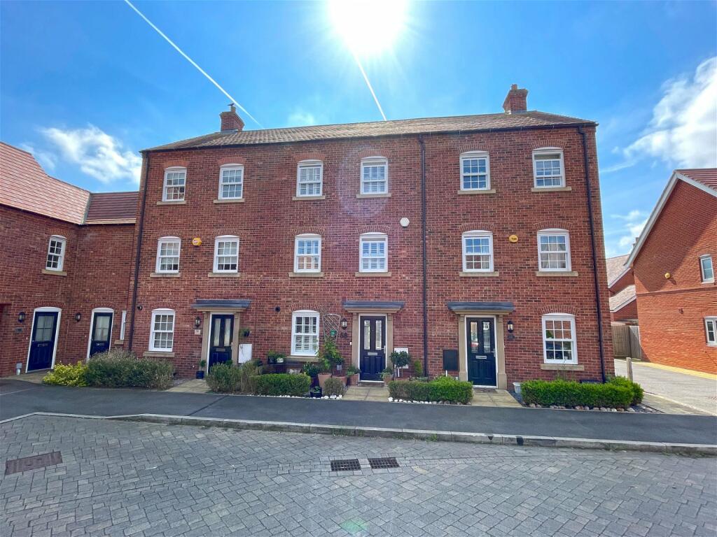4 bedroom town house for sale in Cantley Road, Great Denham, Bedford, Bedfordshire, MK40 4RX, MK40