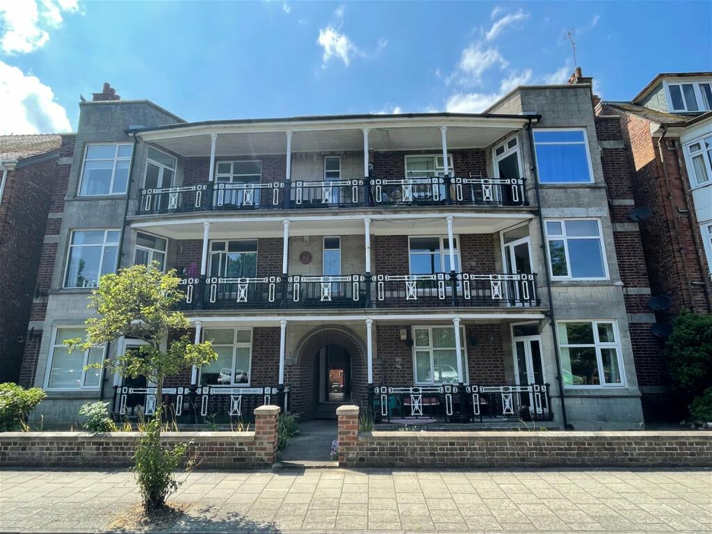 3 bedroom flat for sale in South Parade, Skegness, Lincolnshire, PE25