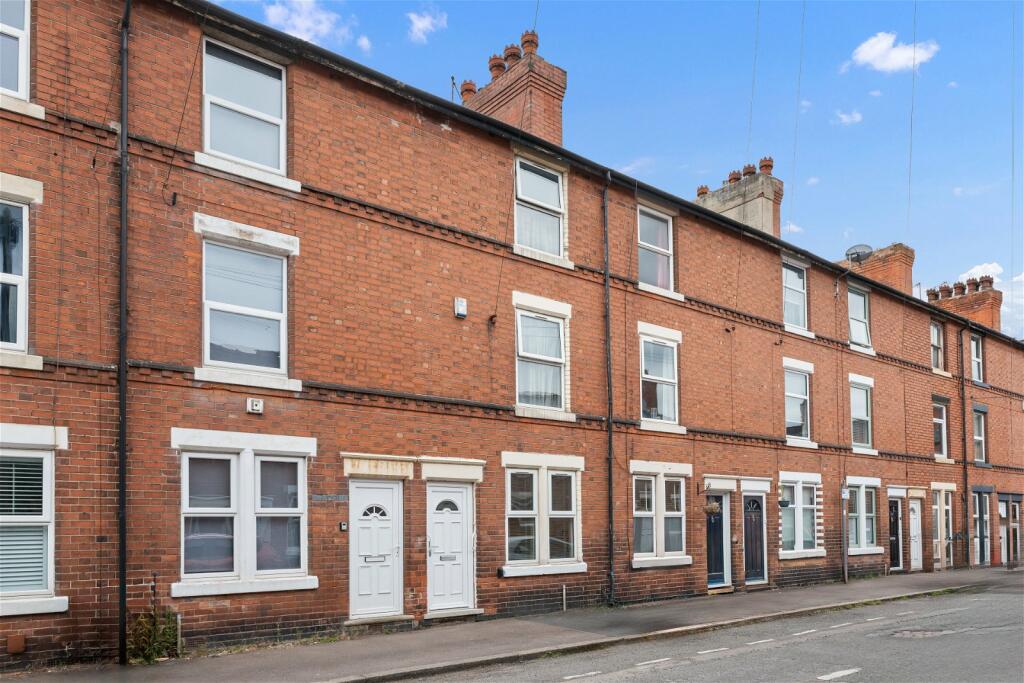 3 bedroom terraced house for sale in Wilford Crescent East, Nottingham