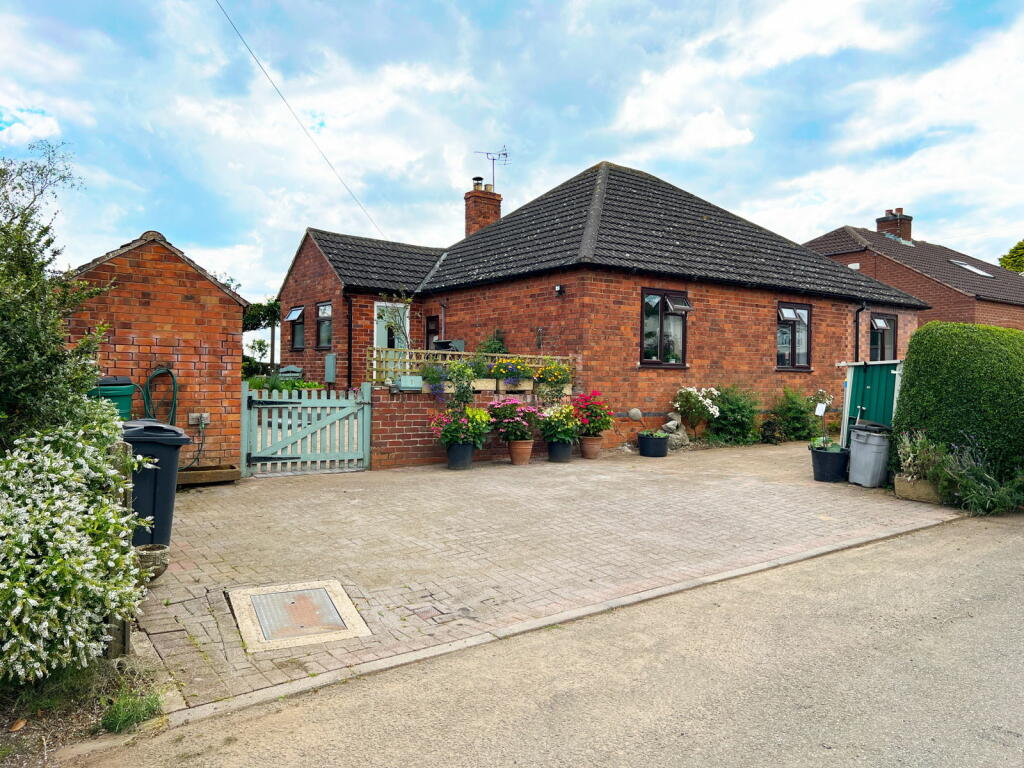 3 bedroom detached bungalow for sale in Nursery Lane, Holwell, Melton