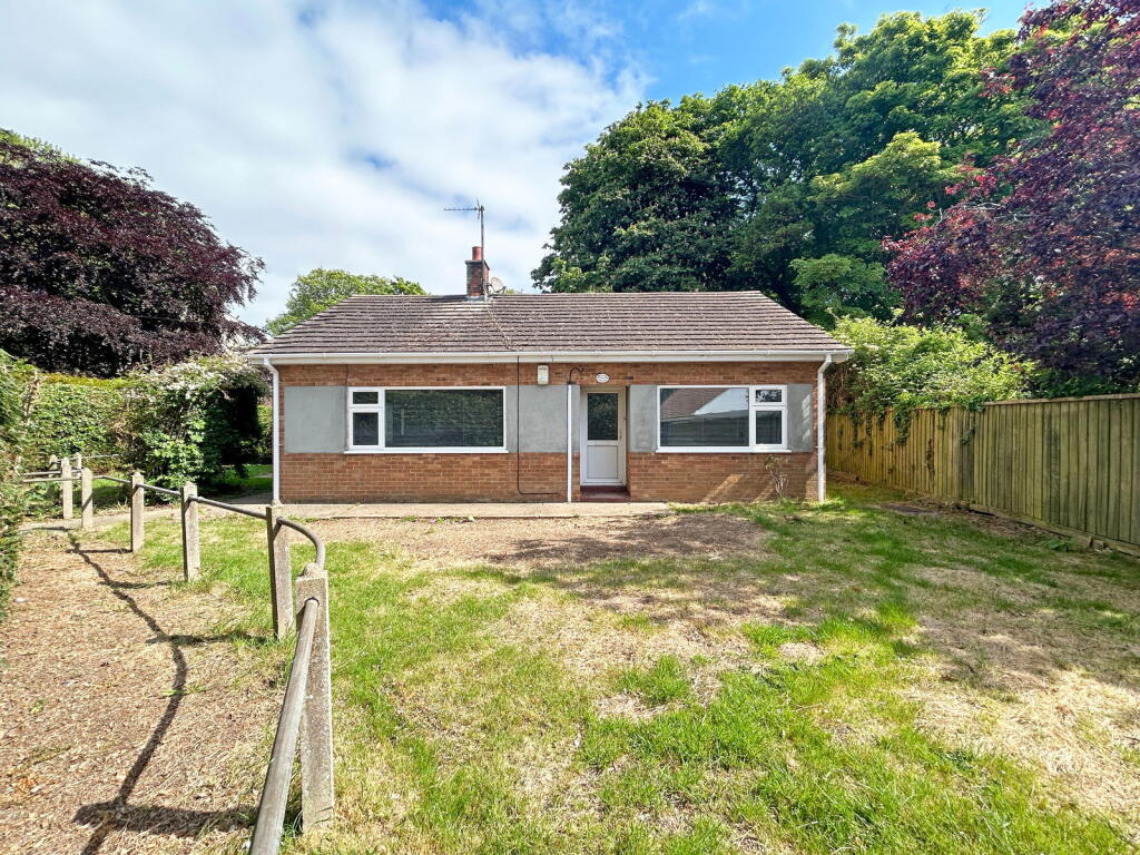 Main image of property: Lincoln Road, Skegness, Lincolnshire, PE25 2DN