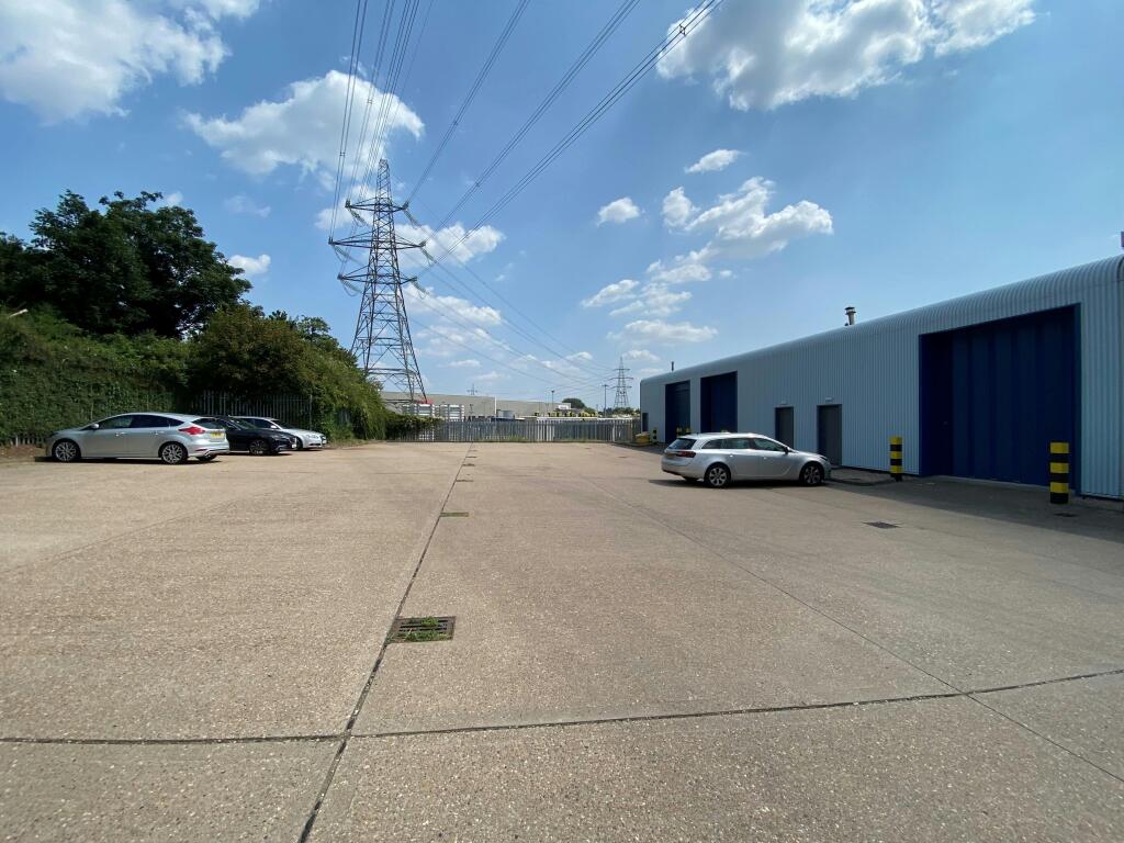 81 83 external yard 2.jpg