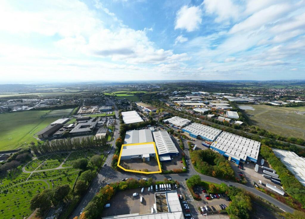 Unit 2 Leeds 27  Drone photo with yellow line .jpg