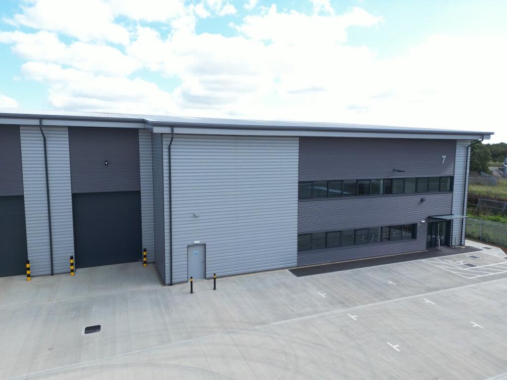 Light industrial facility to lease in Gateway, Windrush Park, Burford