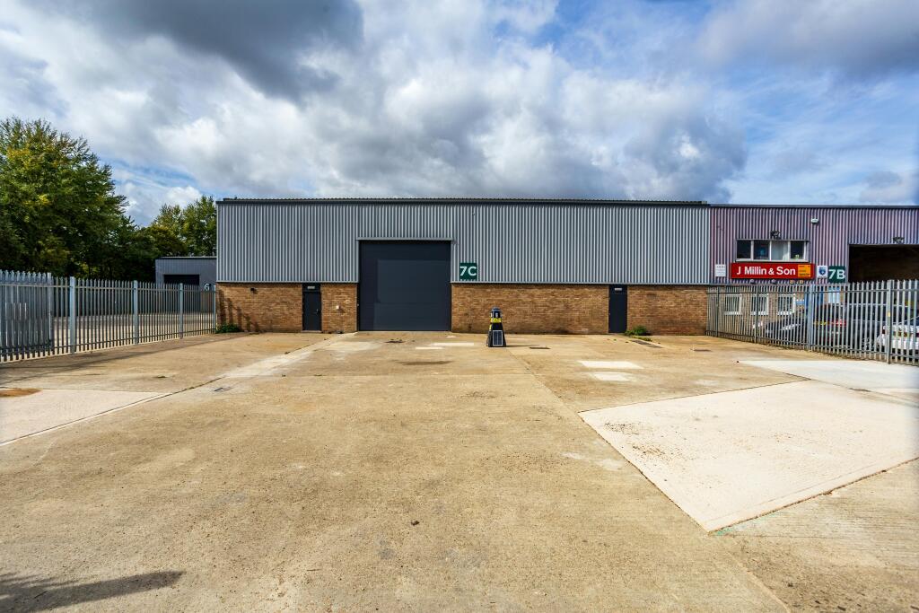 Unit 6 Witan Park External v 1.jpg