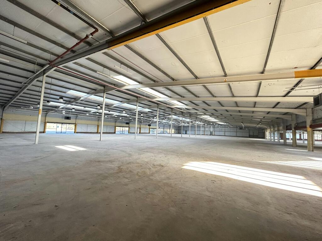 Interior 11 5089.jpg