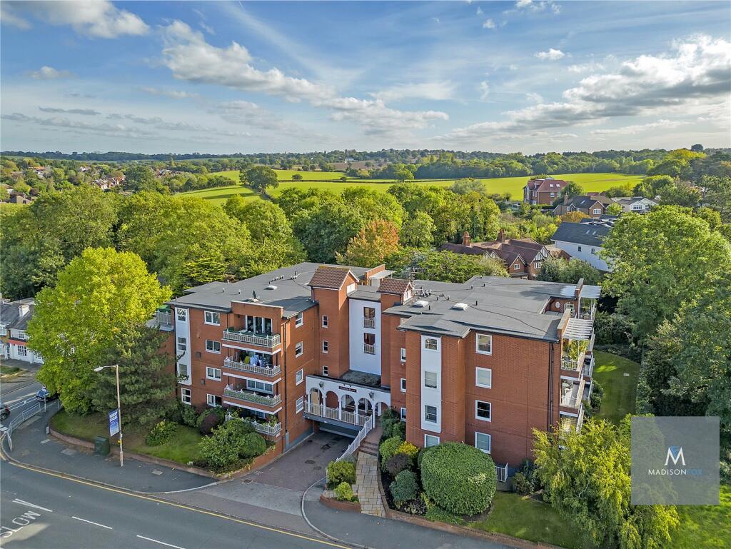 4 bedroom apartment for sale in High Road, Chigwell, Essex, IG7