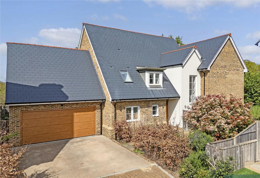 Main image of property: High Road, Chigwell, Essex, IG7