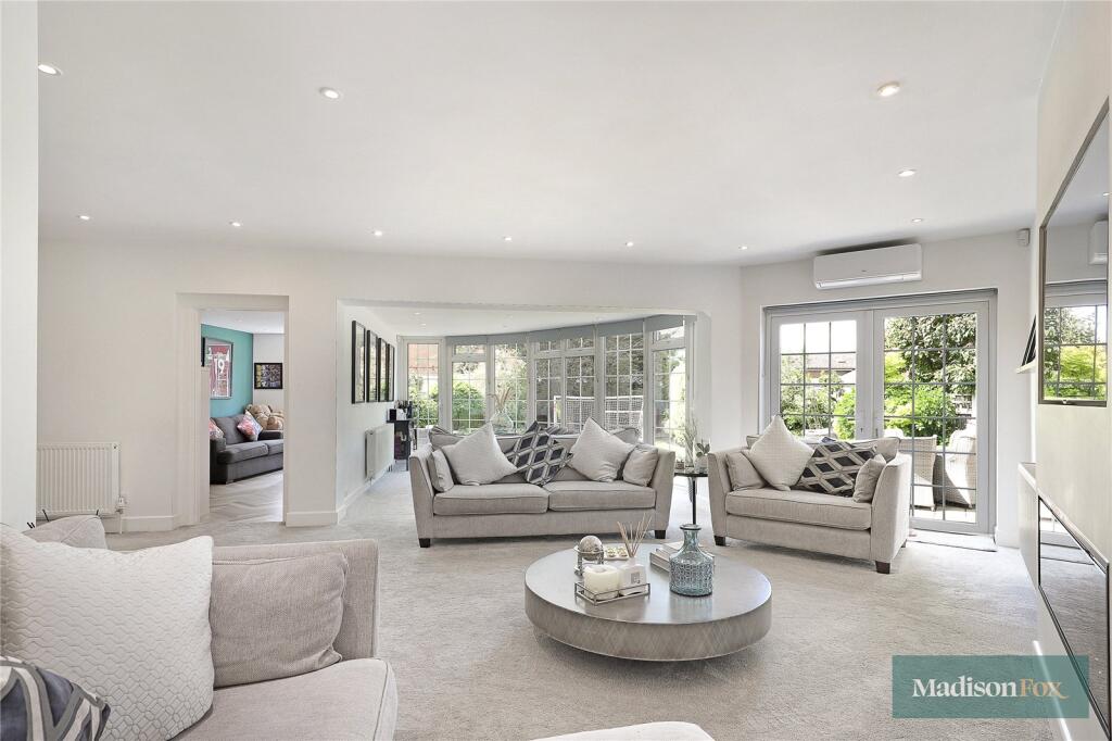 Main image of property: High Road, Chigwell, Essex, IG7