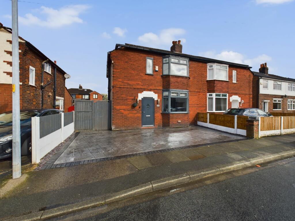 3 bedroom semidetached house for sale in Green Avenue, Astley, M29