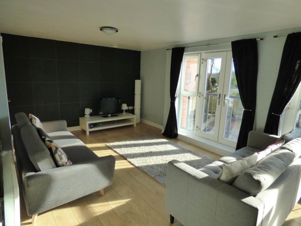 2 bedroom flat for sale in Cantilever Gardens, Station Road, Latchford, WA4