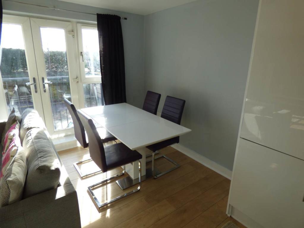 2 bedroom flat for sale in Cantilever Gardens, Station Road, Latchford, WA4
