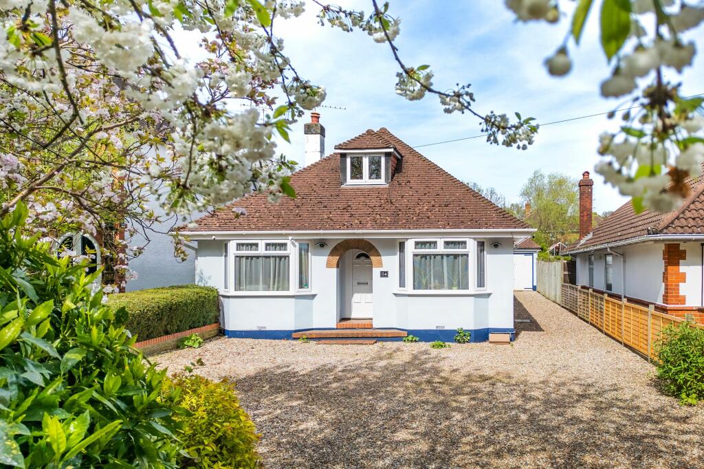 5 bedroom detached house for sale in Reading Road, Woodley, RG5