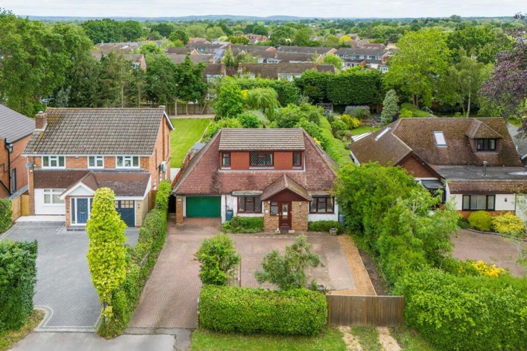 4 bedroom detached house for sale in Danywern Drive, Winnersh, RG41