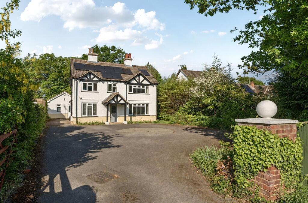Main image of property: Reading Road, Wokingham, RG41