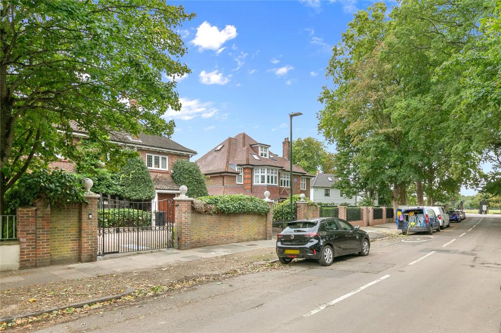 Main image of property: Sheen Lane, East Sheen, SW14