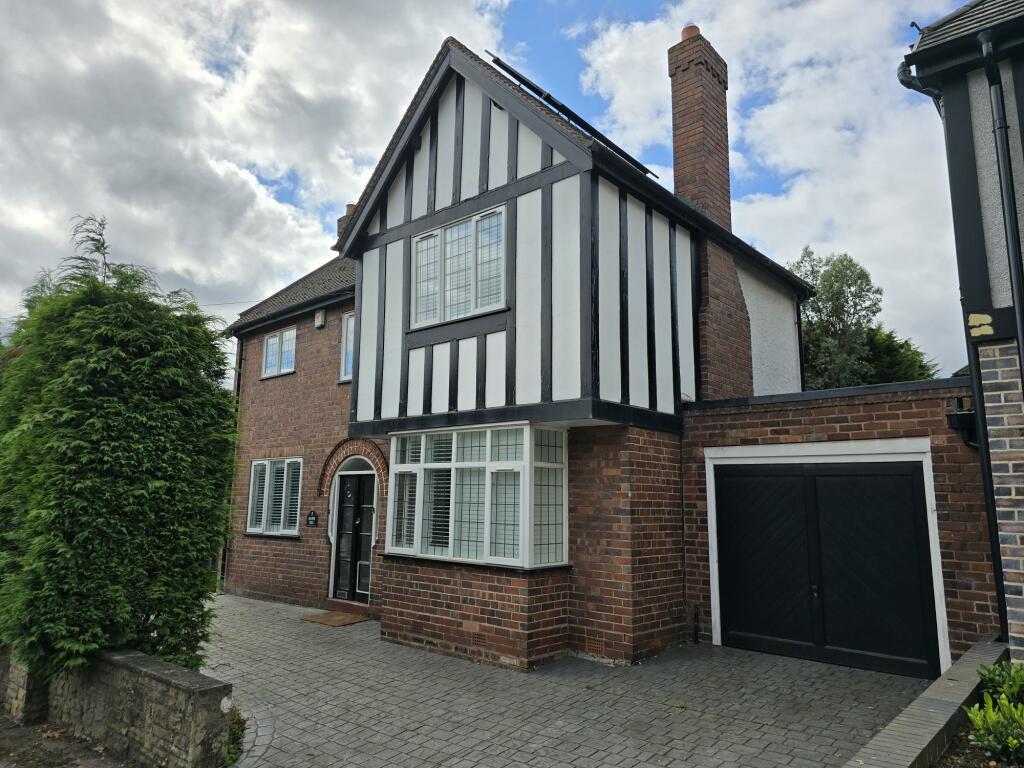 Main image of property: Manor Hill, Sutton Coldfield, Sutton Coldfield, B73