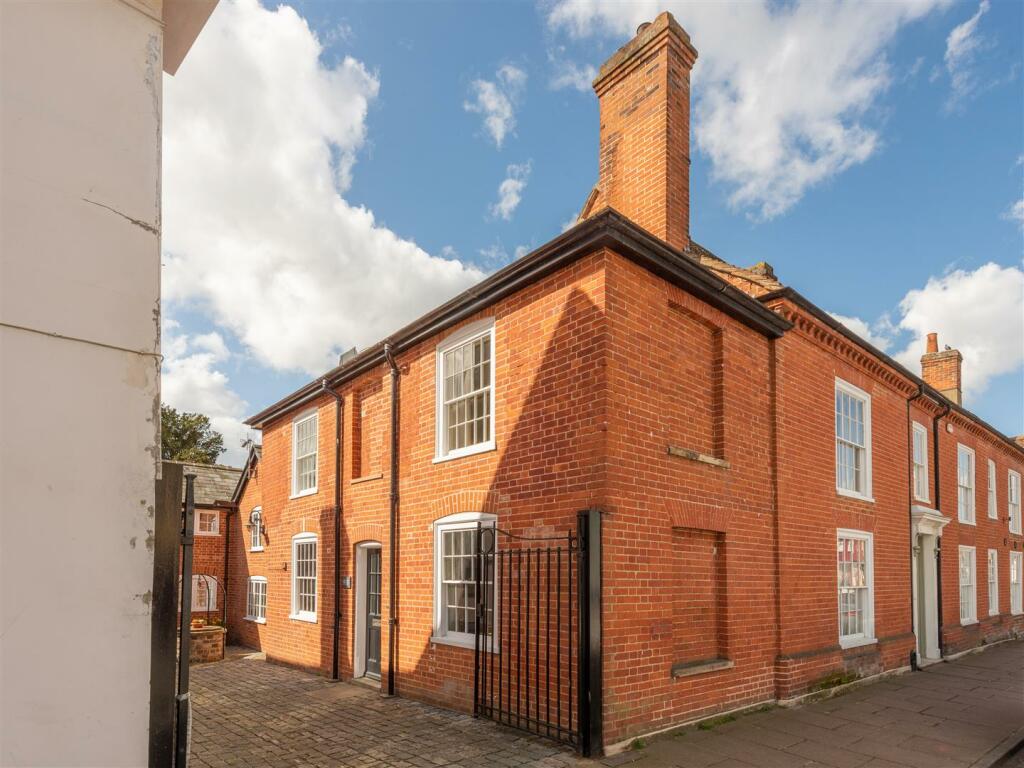 3 bedroom semidetached house for sale in 93b High Street, Hadleigh, IP7