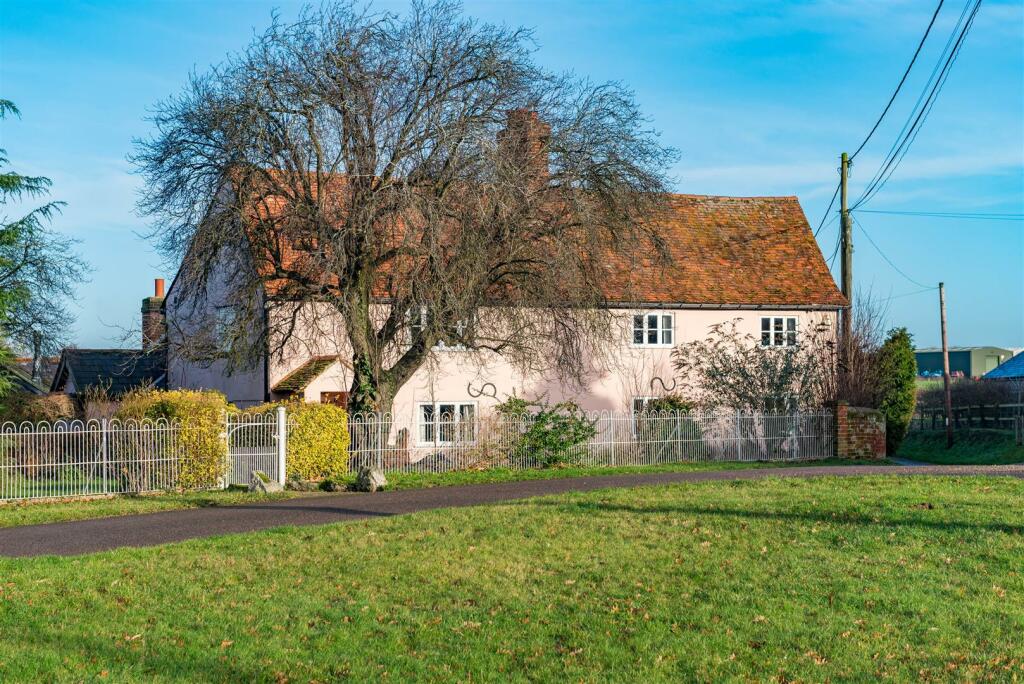 4 bedroom detached house for sale in Green Farm, White Street Green