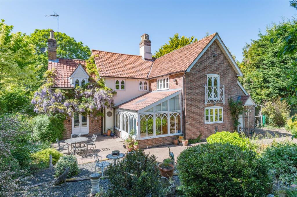 Main image of property: Kates Hill Cottage, Hadleigh, Suffolk