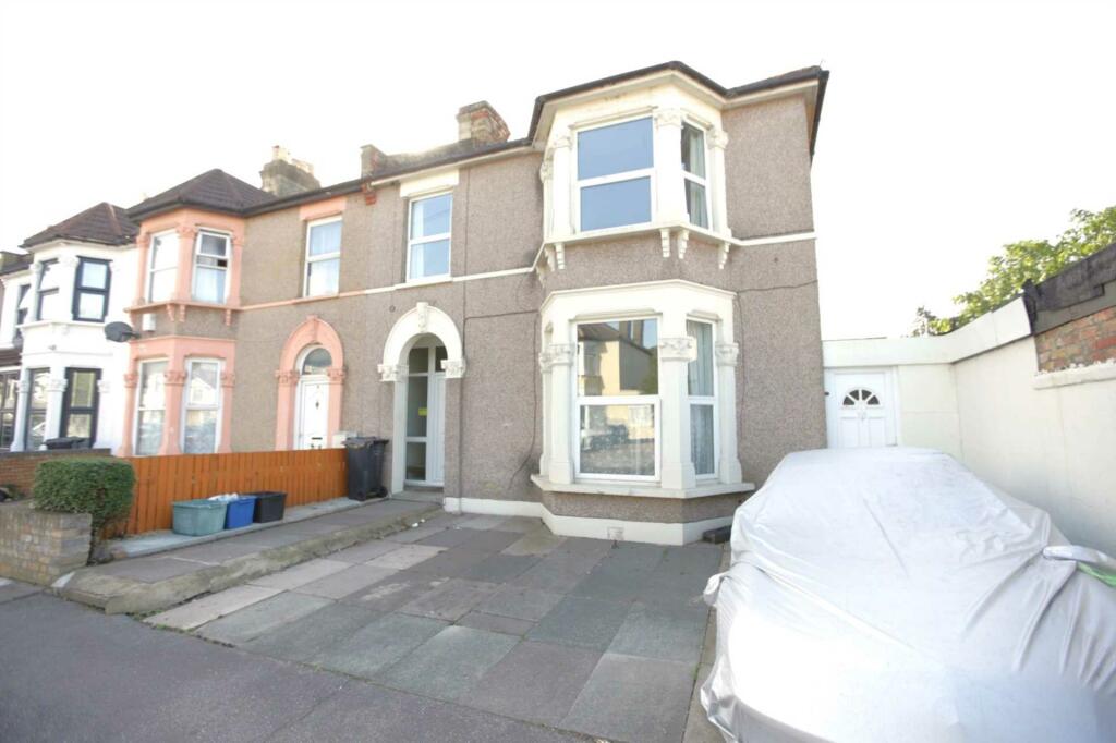 4 bedroom end of terrace house for sale in Milverton Gardens, Ilford