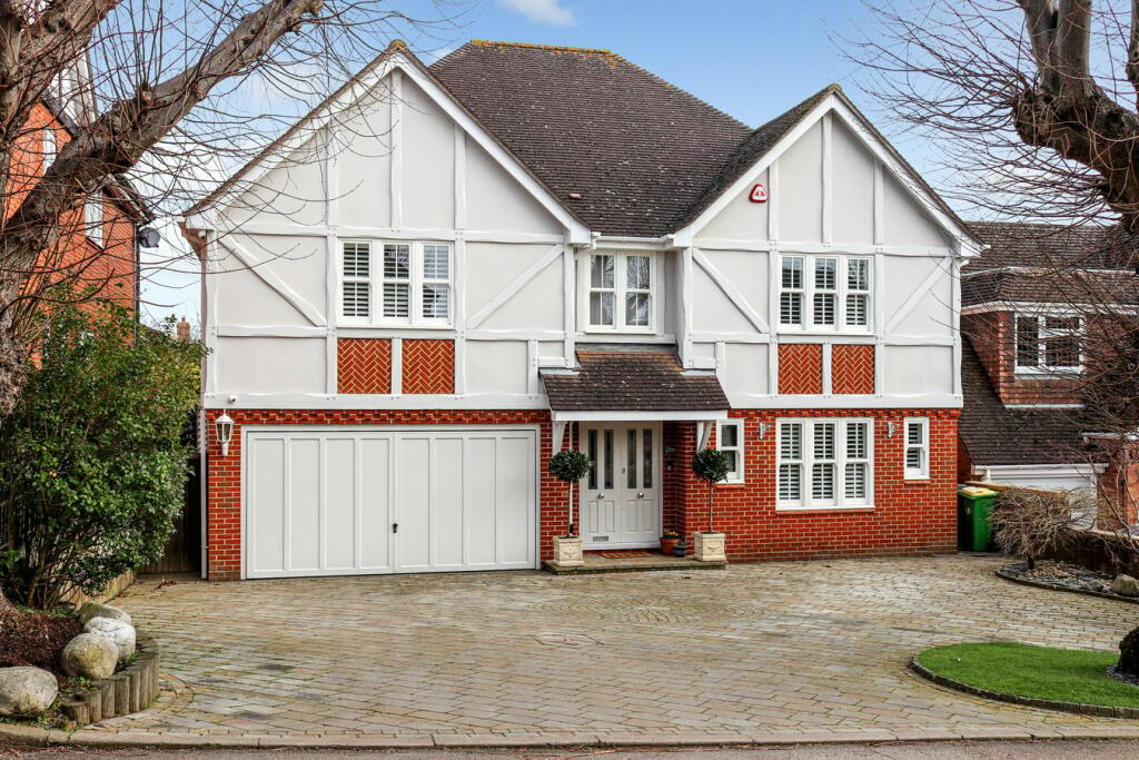 4 bedroom detached house for sale in Western Road, Rayleigh, SS6