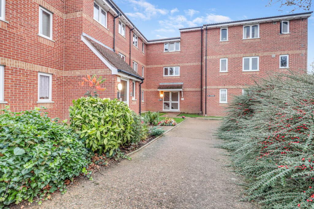 Main image of property: Sandon Close, Rochford, SS4