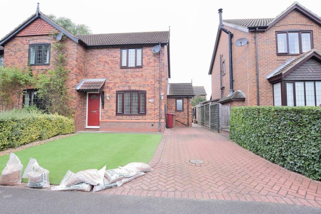 2 bedroom semidetached house for rent in The Grove, Barrow Upon Humber