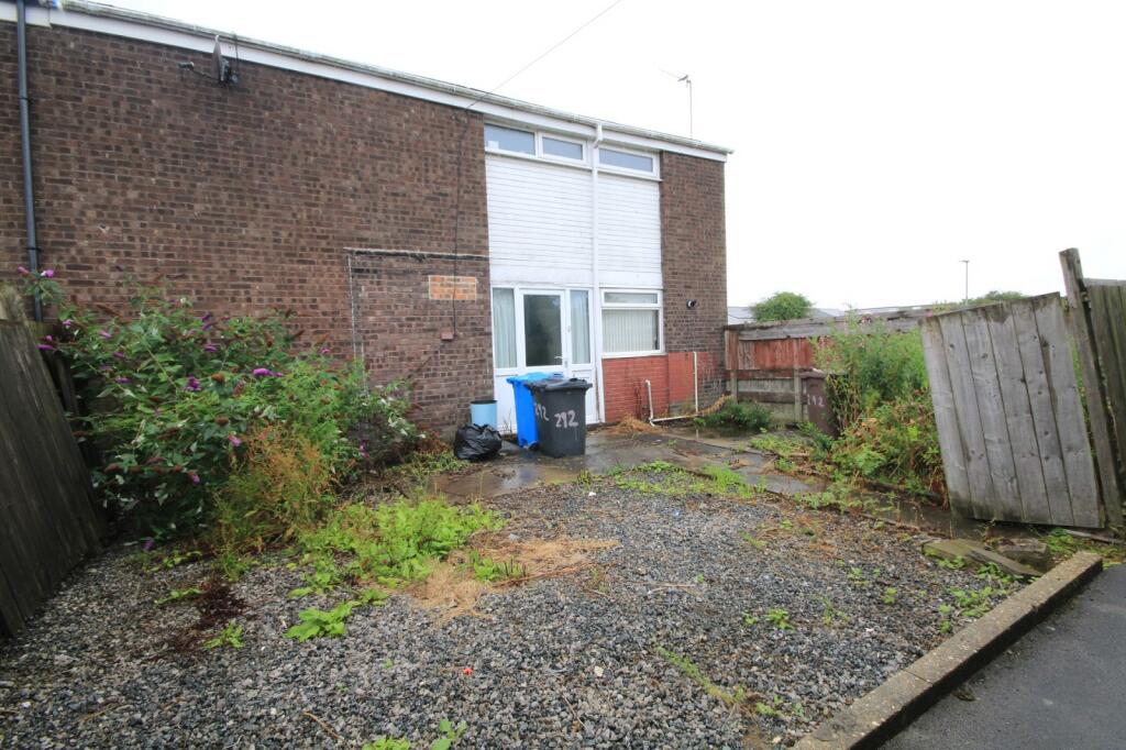 3 bedroom end of terrace house for sale in Stroud Crescent East