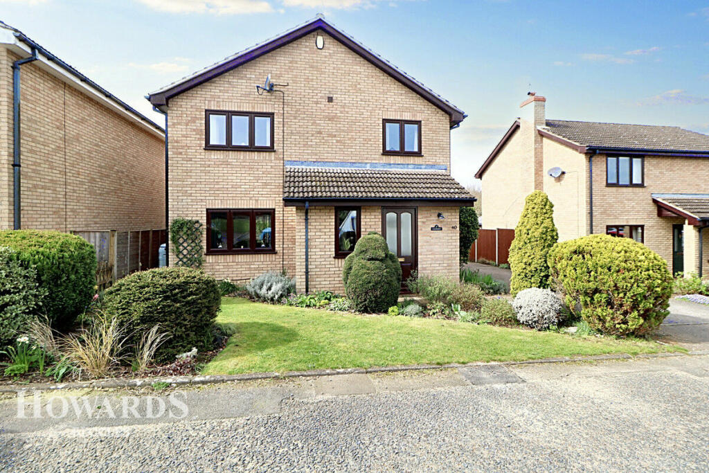 4 bedroom detached house for sale in Mountbatten Road, Bungay, NR35