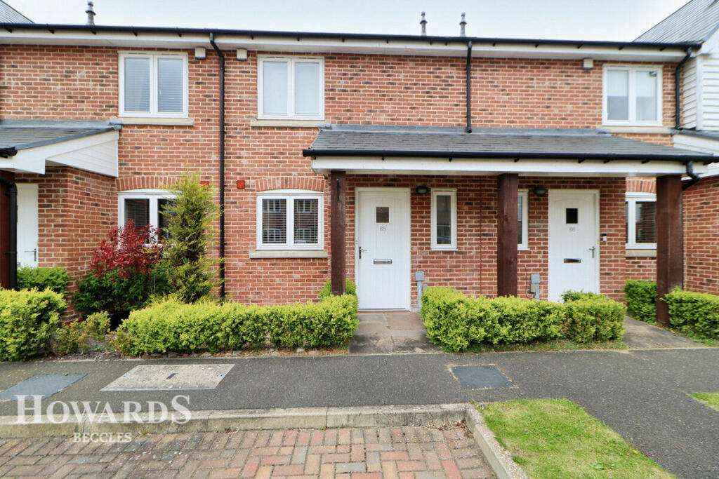 2 bedroom terraced house for sale in Waterside Drive, Bungay, NR35
