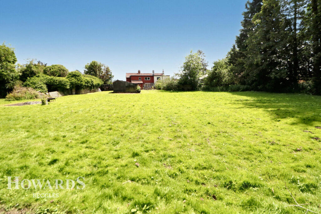 3 bedroom semidetached house for sale in Station Road, Geldeston, NR34