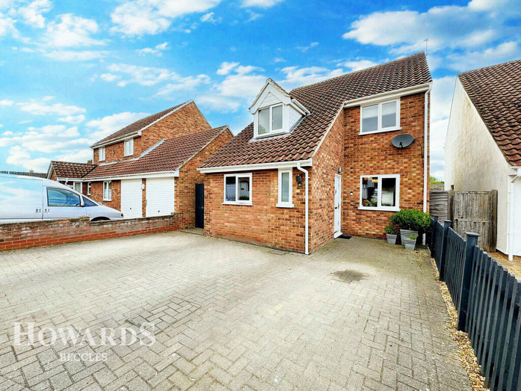 Main image of property: Links Way, Thurlton
