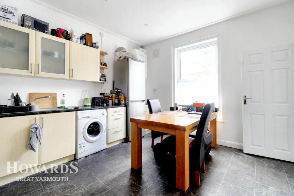 2 bedroom end of terrace house for sale in Lichfield Road, Great