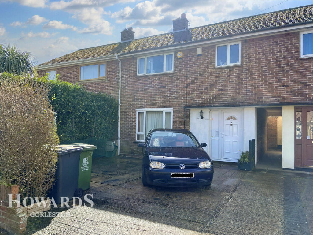3 bedroom terraced house for sale in Keble Road, Gorleston, NR31