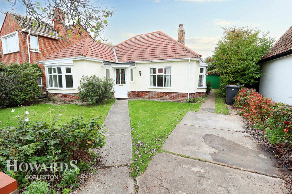 3 bedroom detached bungalow for sale in Lynn Grove, Gorleston, NR31