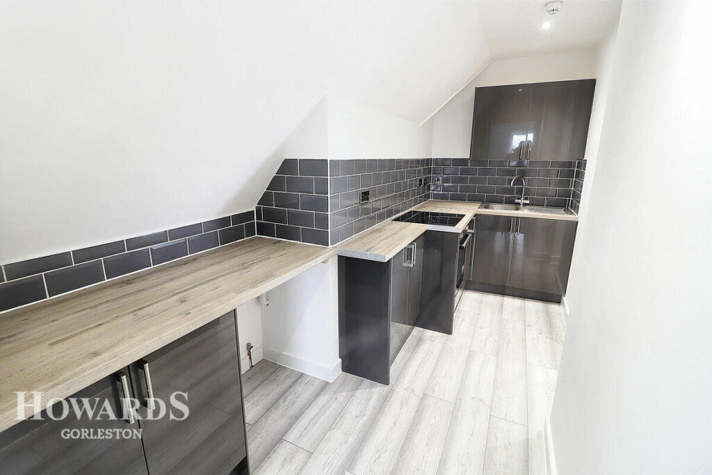1 bedroom apartment for sale in Marine Parade, Gorleston, NR31