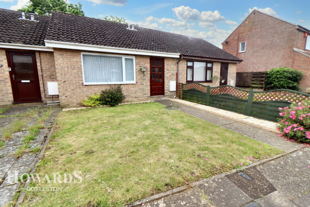 2 bedroom bungalow for sale in Hunter Drive, Bradwell, NR31