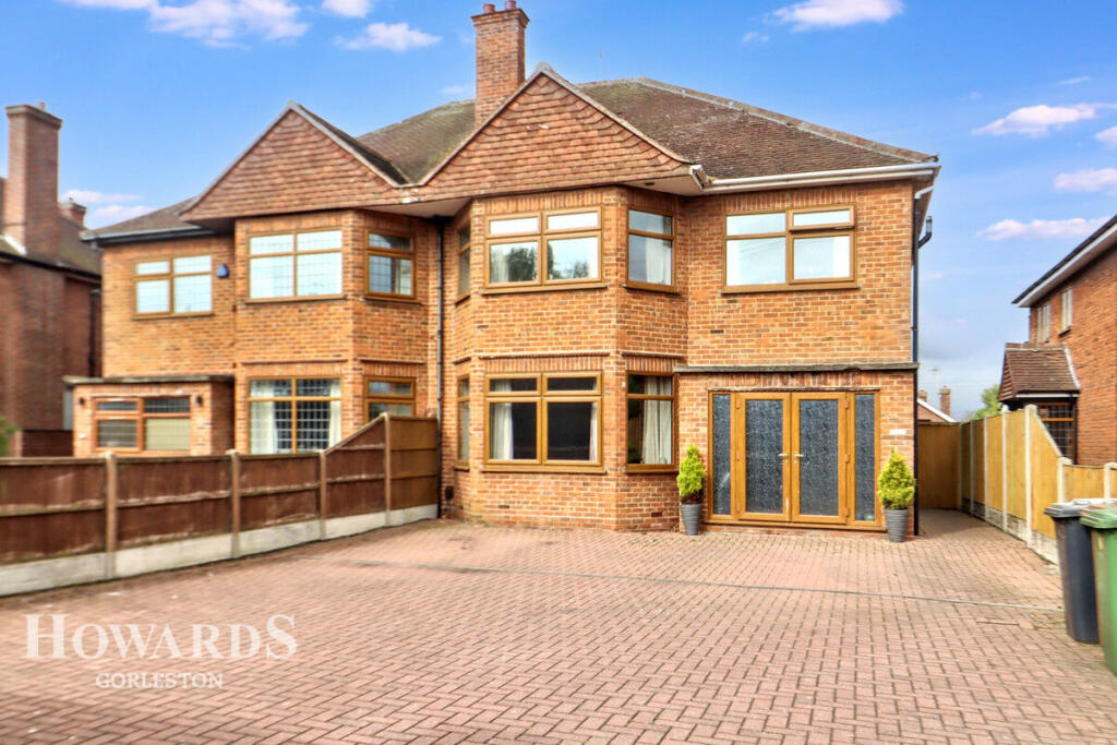 Main image of property: Lowestoft Road, Gorleston