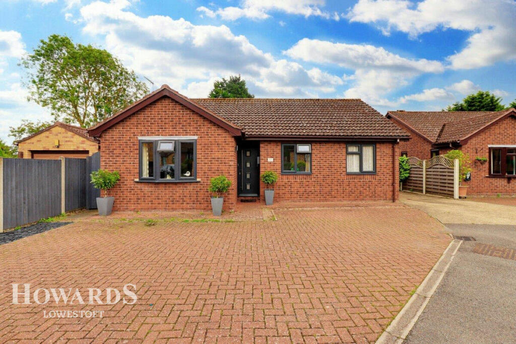 3 bedroom detached bungalow for sale in Holden Close, Lowestoft, NR32