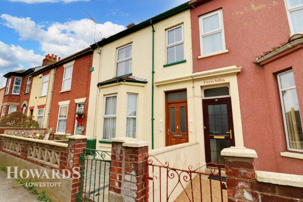 3 bedroom terraced house for sale in County Villas, Lowestoft, NR32