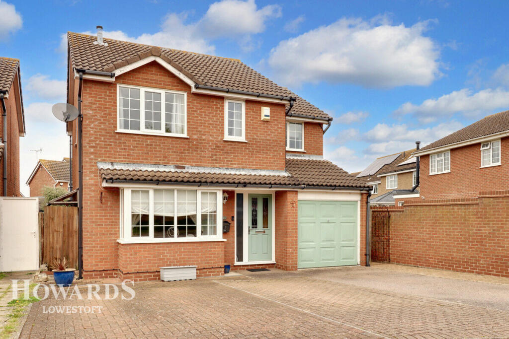 4 bedroom detached house for sale in Coverdale, Carlton Colville, NR33