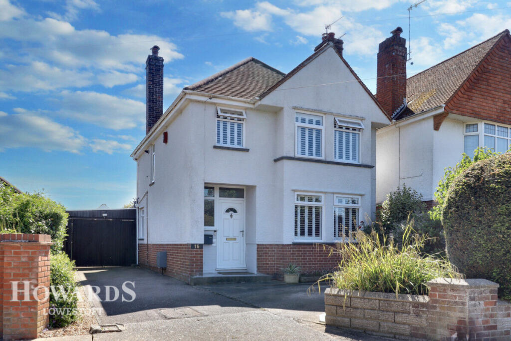 3 bedroom detached house for sale in Gunton Church Lane, Lowestoft, NR32