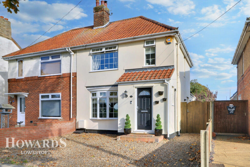 3 bedroom semidetached house for sale in Walmer Road, Lowestoft, NR33